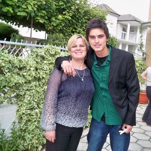 Meet your Posher, Naron